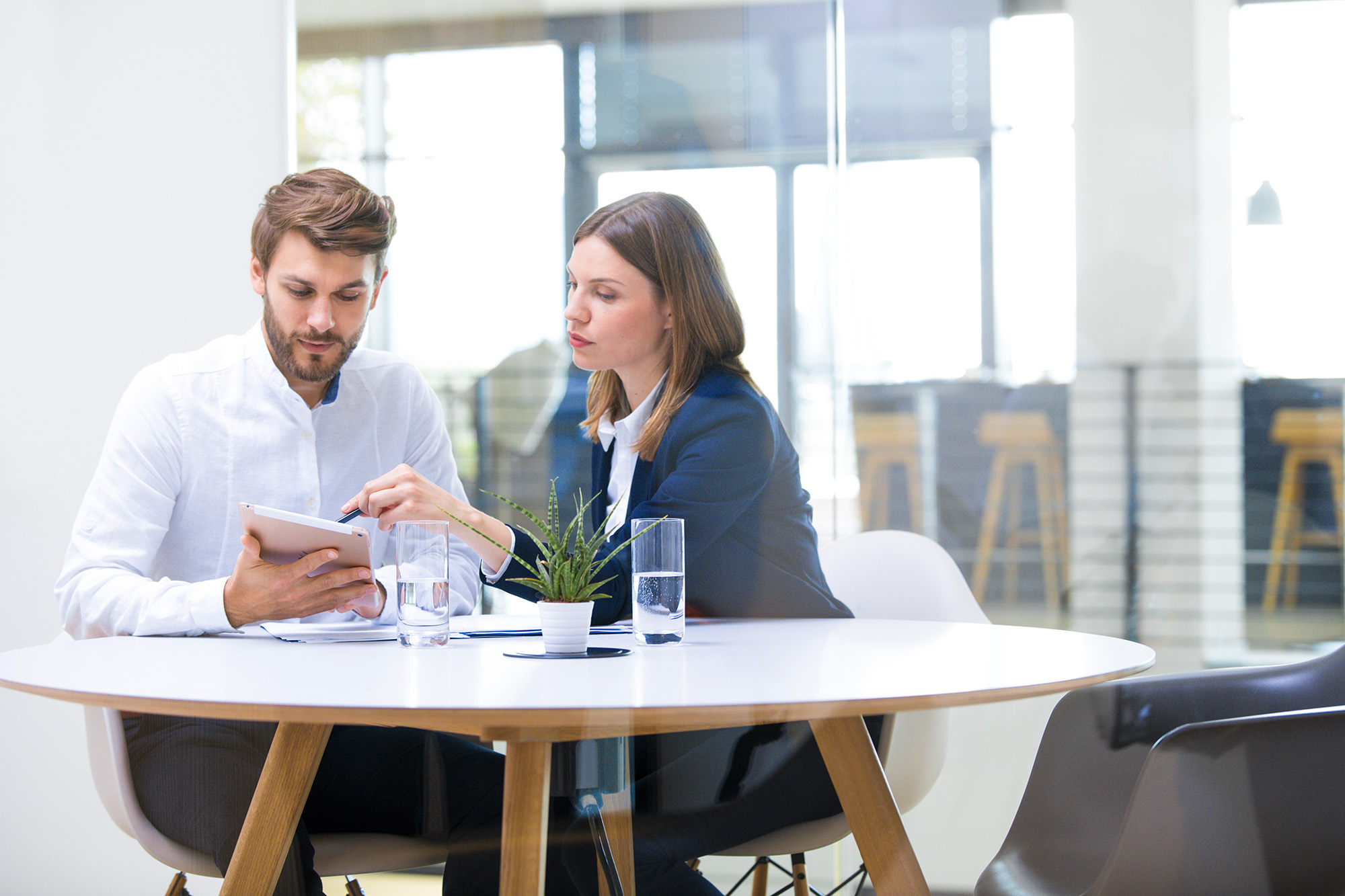Kollegen Tablet Tisch 